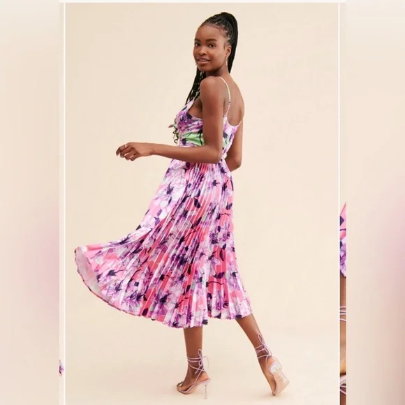 Midi Dress with pleated skirt size S,wedding guest, resortwear adjustable straps - Picture 3 of 16